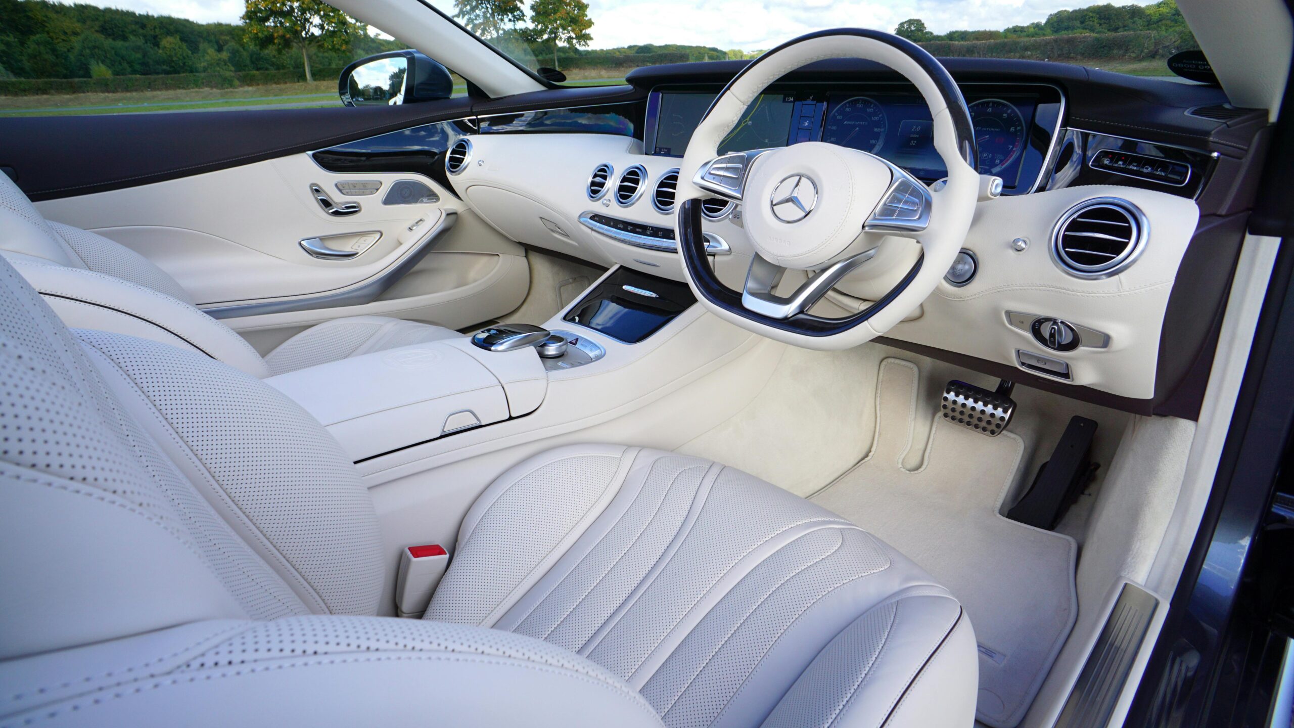 Choose the Best Car Interior Technology for Your Driving Needs