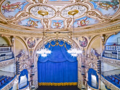 Choose the Right Seating Configuration for Regional Aircraft