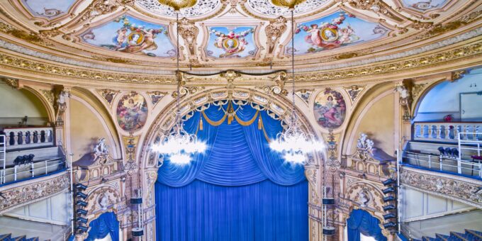 Choose the Right Seating Configuration for Regional Aircraft