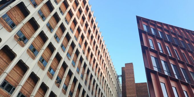 Choose Between Single-Engine and Multi-Engine Light Aircraft