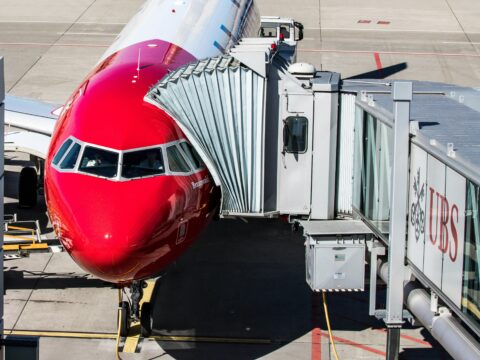 How to Commercial Passenger Aircraft Improve Fuel Efficiency